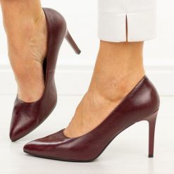 Bordowe skórzane szpilki damskie Sergio Leone 1339. Czerwone szpilki Sergio Leone, bez wzorów, ze skóry, biznesowe, bez obcasa, na szpilce, bez zapięcia. Za 299.00 zł.
