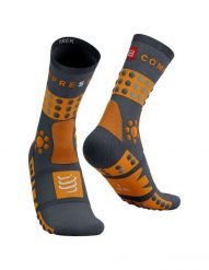 Skarpety trekkingowe Compressport Trekking Socks. Brązowe skarpetki Compressport, bez wzorów, z elastanu. Za 154.85 zł.