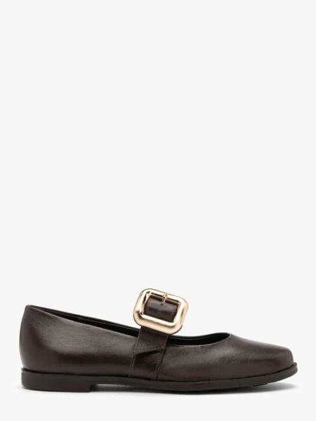 Brązowe baleriny Mary Jane z klamrą. Brązowe baleriny Ryłko, bez wzorów, ze skóry, eleganckie, bez obcasa, na płaskiej podeszwie, bez zapięcia. Za 349.99 zł.