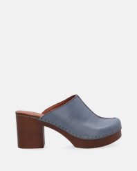 NIEBIESKIE KLAPKI DAMSKIE 1143624 ALF JEAN. Niebieskie klapki Venezia, bez wzorów, ze skóry, bez obcasa, na platformie, bez zapięcia. Za 289.00 zł.
