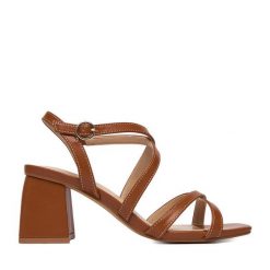 Sandały JENNY. Brązowe sandały Jenny, bez wzorów, bez obcasa, na słupku, bez zapięcia. Za 119.99 zł.