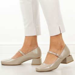 Złote czółenka damskie na obcasie Potocki 12815. Żółte czółenka POTOCKI, na jesień, bez wzorów, ze skóry, eleganckie, bez obcasa, na obcasie, bez zapięcia. Za 179.00 zł.