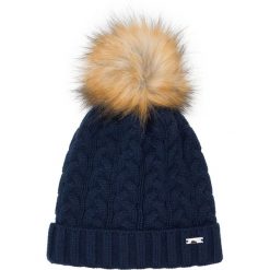Damska czapka z gęstym warkoczowym splotem. Czarne czapki zimowe Wittchen, bez wzorów, z poliesteru, eleganckie. W wyprzedaży za 79.90 zł.
