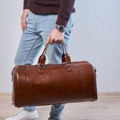 Torba Podróżna na Ramię Brødrene R30 Koniakowy. Torby podróżne bez wzorów, na ramię. Za 648.00 zł.