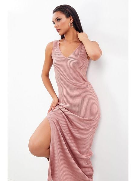 Milan Kiss Sukienka w kolorze różowym rozmiar: M. Różowe sukienki Milan Kiss, na co dzień, m, bez wzorów, z wełny, bez kołnierzyka, bez ramiączek, midi, proste. Za 96.60 zł.