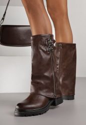 Brązowe Botki z Cholewką Imitującą Nogawkę z Suwakiem i Klamrami Devea. Brązowe botki Born2be, z aplikacjami, z jeansu, bez obcasa, na płaskiej podeszwie, bez zapięcia. Za 179.99 zł.