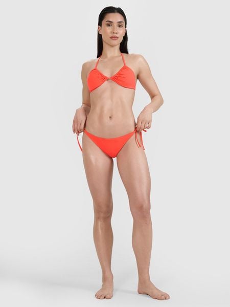 4F Dół od bikini damski - czerwony S. Czerwone bikini 4f, bez wzorów, z elastanu, klasyczne. W wyprzedaży za 29.99 zł.