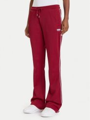 Guess Spodnie dresowe W5BB58 FL04W Bordowy Regular Fit. Czerwone spodnie dresowe Guess, z aplikacjami, z dresówki. Za 309.99 zł.
