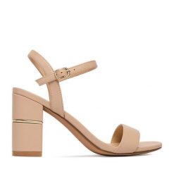 Sandały JENNY. Brązowe sandały Jenny, bez wzorów, bez obcasa, na słupku, bez zapięcia. Za 129.99 zł.