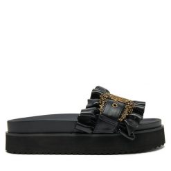 Klapki Versace Jeans Couture. Czarne klapki Versace Jeans Couture, bez wzorów, z jeansu, bez obcasa, bez zapięcia. Za 819.99 zł.