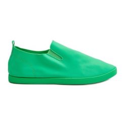 Damskie Tenisówki Trampki Slip-On Zielone Lovinia. Zielone trampki bez wzorów, klasyczne, bez zapięcia. Za 95.05 zł.