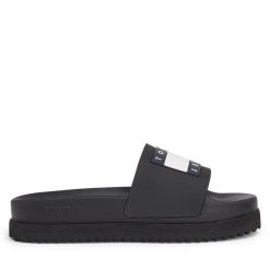 Klapki Tommy Jeans. Czarne klapki Tommy Jeans, bez wzorów, z jeansu, bez obcasa, bez zapięcia. Za 249.99 zł.