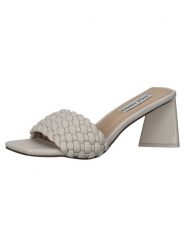 Steve Madden Klapki w kolorze jasnoszarym rozmiar: 40. Szare klapki Steve Madden, bez wzorów, klasyczne, z otwartym noskiem, bez obcasa, bez zapięcia. Za 202.98 zł.