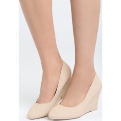 Ciemnobeżowe Koturny Walk With You. Czółenka marki Born2be. Za 69.99 zł.