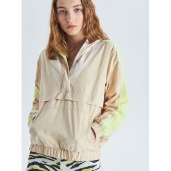 Kurtka typu anorak z lampasem - Beżowy. Kurtki marki Cropp. W wyprzedaży za 49.99 zł.