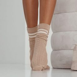 Skarpetki damskie warkocz z paskami 1072 beż. Brązowe skarpetki Milena, bez wzorów, z bawełny. Za 19.90 zł.
