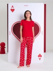 Bawełniana piżama dwuczęściowa z motywem serca - czerwony. Czerwone piżamy Sinsay, l, bez wzorów, z bawełny, bez kołnierzyka, bez ramiączek. Za 29.99 zł.