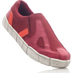 Buty wsuwane bonprix czerwony. Buty sportowe lifestyle marki NEWFEEL. Za 49.99 zł.
