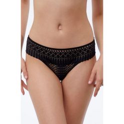Etam - Stringi Ans. Czarne stringi Etam, bez wzorów, z elastanu. W wyprzedaży za 49.90 zł.
