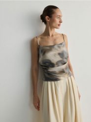 Bluzka z wiskozą - wielobarwny. Bluzki Reserved, l, bez wzorów, z tkaniny, bez kołnierzyka, bez ramiączek. W wyprzedaży za 22.99 zł.