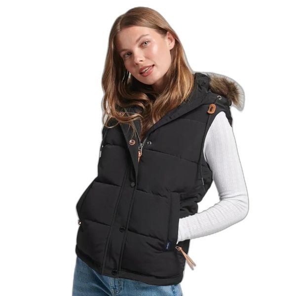 Damska kurtka bez rękawów Superdry Everest. Czarne kurtki Superdry, na jesień, s, bez wzorów, z nylonu, casualowe. Za 510.55 zł.