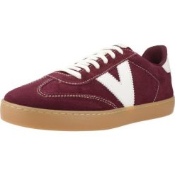 Buty VICTORIA 1126218V Bordeaux. Czerwone trekkingi VICTORIA, bez wzorów, z tkaniny, bez zapięcia, trekkingowe. Za 295.99 zł.