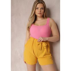 Żółte Szorty Irite. Żółte szorty Renee, bez wzorów, z materiału. W wyprzedaży za 25.99 zł.