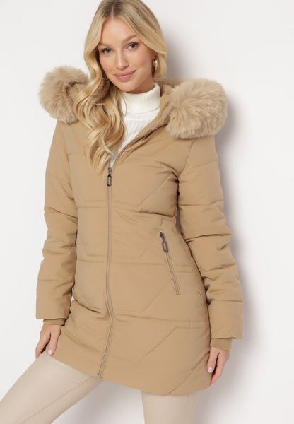 Ciemnobeżowa Kurtka w Geometryczne Pikowanie z Kapturem i Futerkiem Bellinae. Brązowe kurtki Born2be, l, z aplikacjami, z kapturem. Za 189.99 zł.