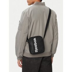 Saszetka Reebok. Czarne nerki i saszetki Reebok, bez wzorów, młodzieżowe, bez dodatków. Za 59.99 zł.