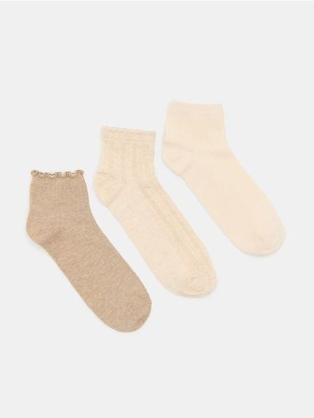 Skarpetki z bawełną 3 pack - kremowy. Białe skarpetki Sinsay, bez wzorów, z bawełny. Za 12.99 zł.