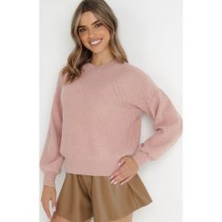 Różowy Sweter Gesner. Czerwone swetry Born2be, s, z aplikacjami, z dzianiny, bez ramiączek. W wyprzedaży za 83.99 zł.