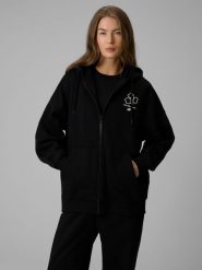 4F Bluza dresowa loose z kapturem damska - czarna L. Czarne bluzy 4f, l, bez wzorów, z dresówki, bez ramiączek, z kapturem. Za 199.99 zł.