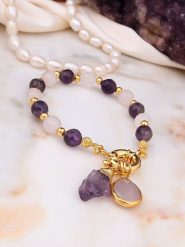 L'Atelier de Gaia Pozłacana bransoletka z kwarcem i ametystem rozmiar: onesize. Różowe bransoletki L'Atelier de Gaia, z ametystem, pozłacane. Za 74.95 zł.