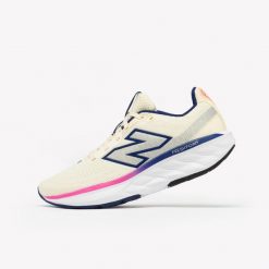 Second Life - Buty do biegania damskie New Balance Fresh Foa... - Stan Dobry. Białe buty do biegania New Balance, bez wzorów, z materiału, bez zapięcia, do biegania. Za 186.99 zł.