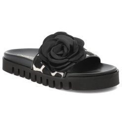 Klapki damskie Chebello, skórzane z ozdobnym kwiatem i na platformie, w motyw żyrafy, 4739-516. Czarne klapki CheBello, bez wzorów, ze skóry, bez obcasa, na platformie, bez zapięcia. Za 429.00 zł.