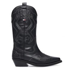 Kowbojki Tommy Jeans. Czarne kozaki Tommy Jeans, bez wzorów, z jeansu, bez obcasa, na płaskiej podeszwie, bez zapięcia. Za 1,099.00 zł.