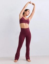 Damskie legginsy rozszerzane, wysoki stan squat proof dla niskich Sense bordowe. Czerwone legginsy AIM'N, bez wzorów, z elastanu, długie. Za 346.00 zł.