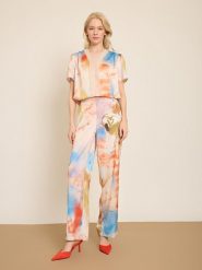 BGN Spodnie ze wzorem rozmiar: 34. Spodnie materiałowe BGN, bez wzorów, z materiału. Za 121.99 zł.