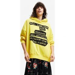 Desigual bluza bawełniana damska kolor żółty z kapturem z nadrukiem. Żółte bluzy Desigual, s, bez wzorów, z bawełny, z kapturem. W wyprzedaży za 309.99 zł.