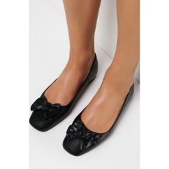 Czarne Balerinki Timione. Czarne baleriny Born2be, bez wzorów, eleganckie, bez obcasa, na płaskiej podeszwie, bez zapięcia. W wyprzedaży za 62.99 zł.