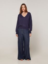 Rodier Sweter w kolorze granatowym rozmiar: XL. Niebieskie swetry Rodier, xl, z aplikacjami, klasyczne, bez ramiączek. Za 204.96 zł.