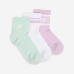 Skarpety krótkie Ankle 3 sztuki. Białe skarpetki Decathlon, bez wzorów, z bawełny. Za 24.99 zł.