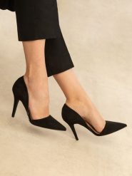 Bellucci Czółenka w kolorze czarnym rozmiar: 41. Czarne czółenka Bellucci, bez wzorów, klasyczne, bez obcasa, na szpilce, bez zapięcia. Za 126.99 zł.