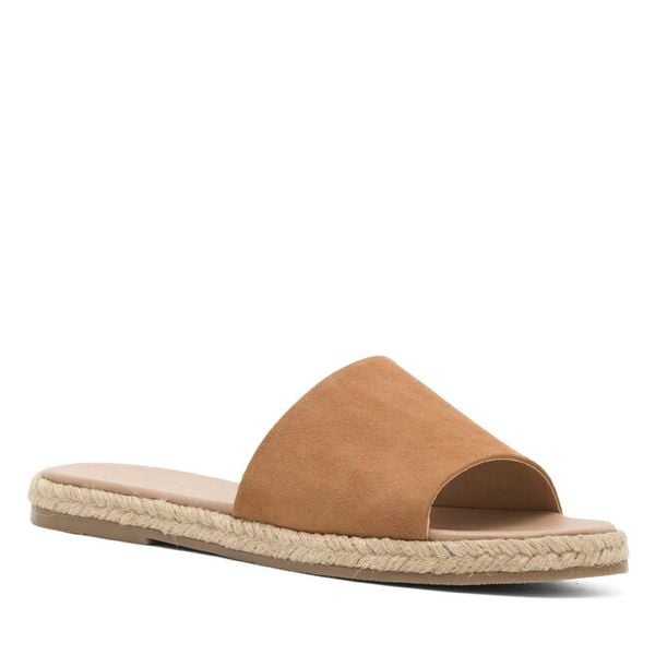 Klapki Lasocki. Brązowe klapki Lasocki, bez wzorów, bez obcasa, bez zapięcia. Za 83.99 zł.