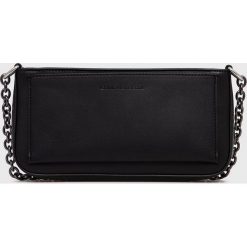 Calvin Klein Jeans torebka kolor czarny. Czarne listonoszki Calvin Klein Jeans, bez wzorów, z jeansu, bez dodatków. W wyprzedaży za 244.99 zł.