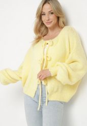 Żółty Kardigan Oversize z Wełną Zdobiony Kokardkami Eleathalie. Żółte swetry Born2be, z aplikacjami, z jeansu, eleganckie, bez ramiączek. W wyprzedaży za 127.49 zł.