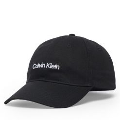 Czapka z daszkiem Calvin Klein. Czarne czapki z daszkiem Calvin Klein, bez wzorów. Za 169.99 zł.