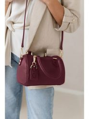 Lia Biassoni Skórzana torebka w kolorze fioletowym - 22 x 17 x 13 cm rozmiar: onesize. Różowe torebki klasyczne Lia Biassoni, bez wzorów, z materiału, przez ramię, bez dodatków. Za 260.99 zł.