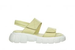 Sandały Bayla-161 145 22 2250 Bone 161470, Zielony, Skóra naturalna - 36. Zielone sandały Bayla, bez wzorów, z materiału, bez obcasa, na koturnie, bez zapięcia. W wyprzedaży za 152.10 zł.