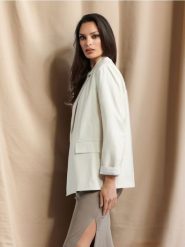 Marynarka z kieszeniami - kremowy. Białe marynarki i żakiety Sinsay, l, bez wzorów, ze skóry, eleganckie, bez ramiączek. Za 69.99 zł.